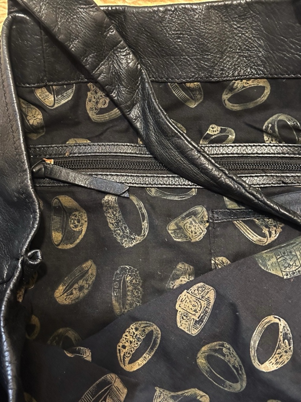 Juicy Couture Black Cowhide Leather Tote Bag "Choose Juicy" Gold Sparkle
RARE - Picture 5 of 10
